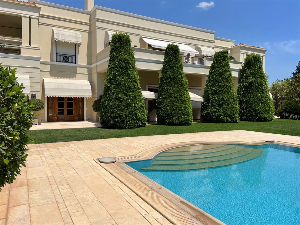 Ελληνικό, πολυτελής μονοκατοικία 1.600 τ.μ. με κήπο και πισίνα. thumbnail